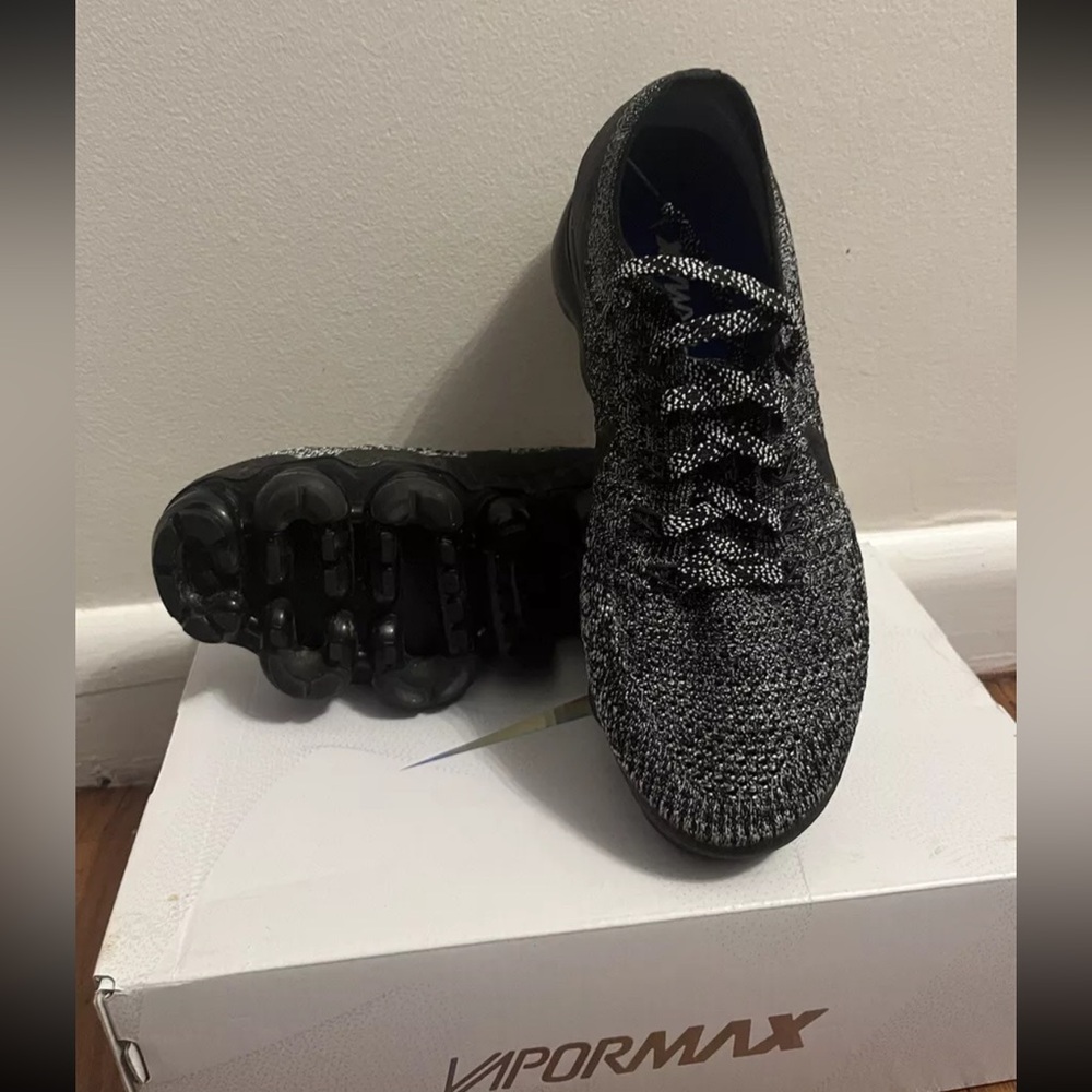 Nike Air Vapormax Flyknit Sneaker Women’s 6.5 black gray